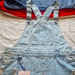 SELLING JEANS OVER ALL.